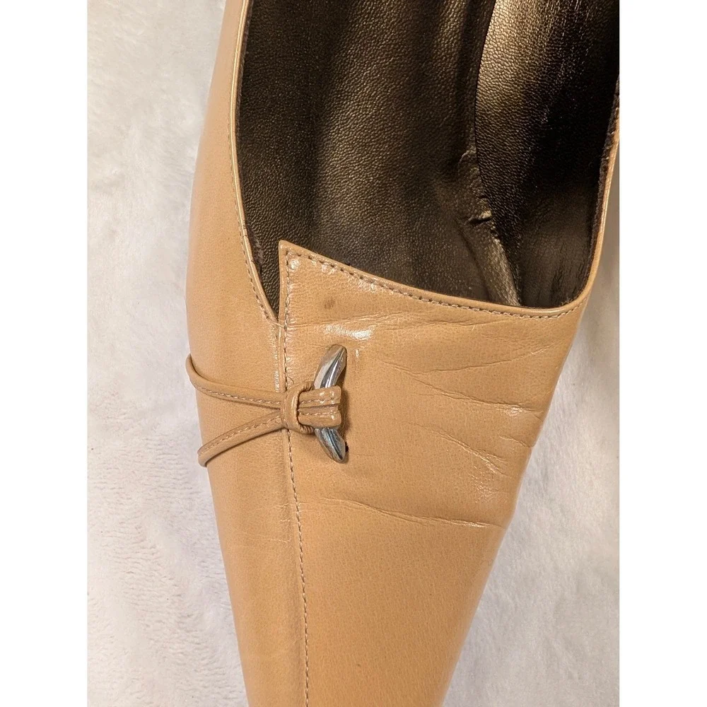 Stuart Weitzman Beige Leather Pointed Toe Kitten Heel Pumps 9.5 AA Narrow READ